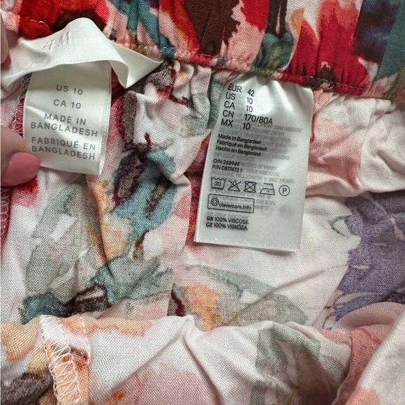 H&M White Multi Color Floral Print Shorts | Sz 10 - Picture 4 of 5